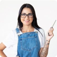 На картинке Nikole Young